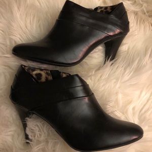 Short zip booties